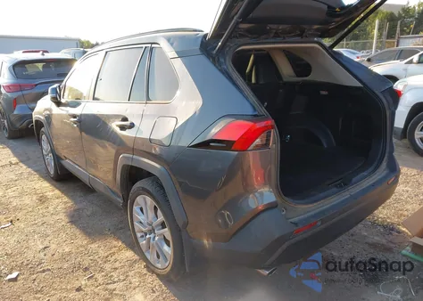 2021 Toyota Rav4 Xle Premium z USA, uszkodzony, nr VIN 2T3A1RFVXMC160043